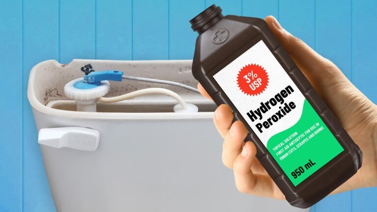 No vas a creer lo que pasa al echar agua oxigenada en el inodoro…