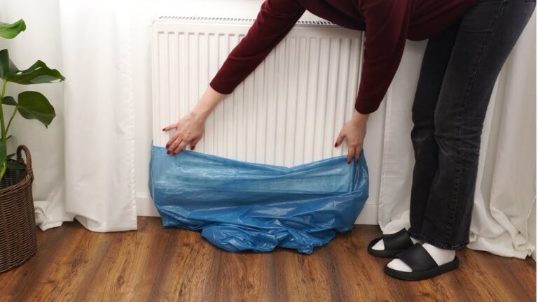 Cuelga una bolsa en el radiador después del invierno. La razón te sorprenderá