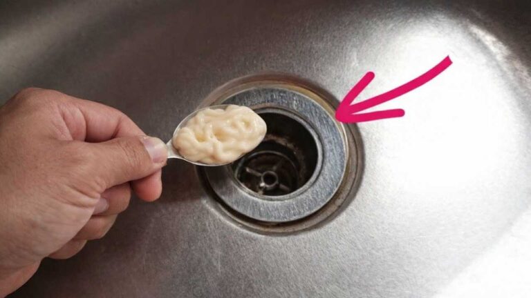 Moría y no lo sabía, solo hay que echarlo en el fregadero y el desagüe nunca más se atascará 💥 increíble 🤯