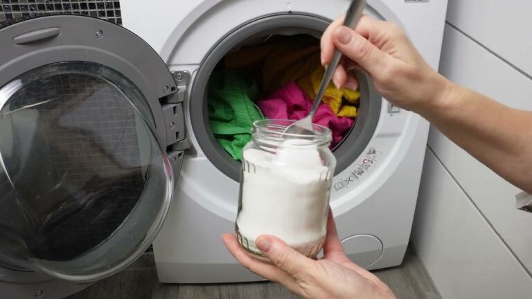 Echa ESTO en el tambor con la ropa y sorpréndete. (¡TRUCO GENIAL!)